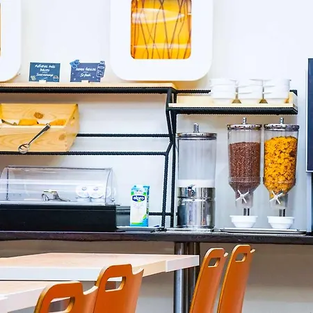Ibis Budget Costa Brava Жирона