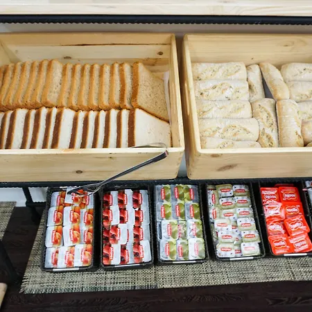 赫罗纳布拉瓦海岸宜必思快捷酒店