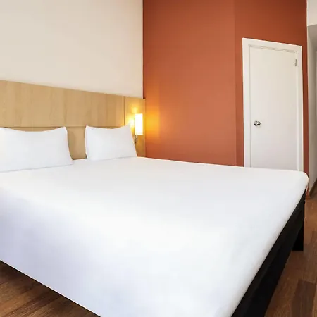 Ibis Budget Costa Brava Гостевой дом Жирона
